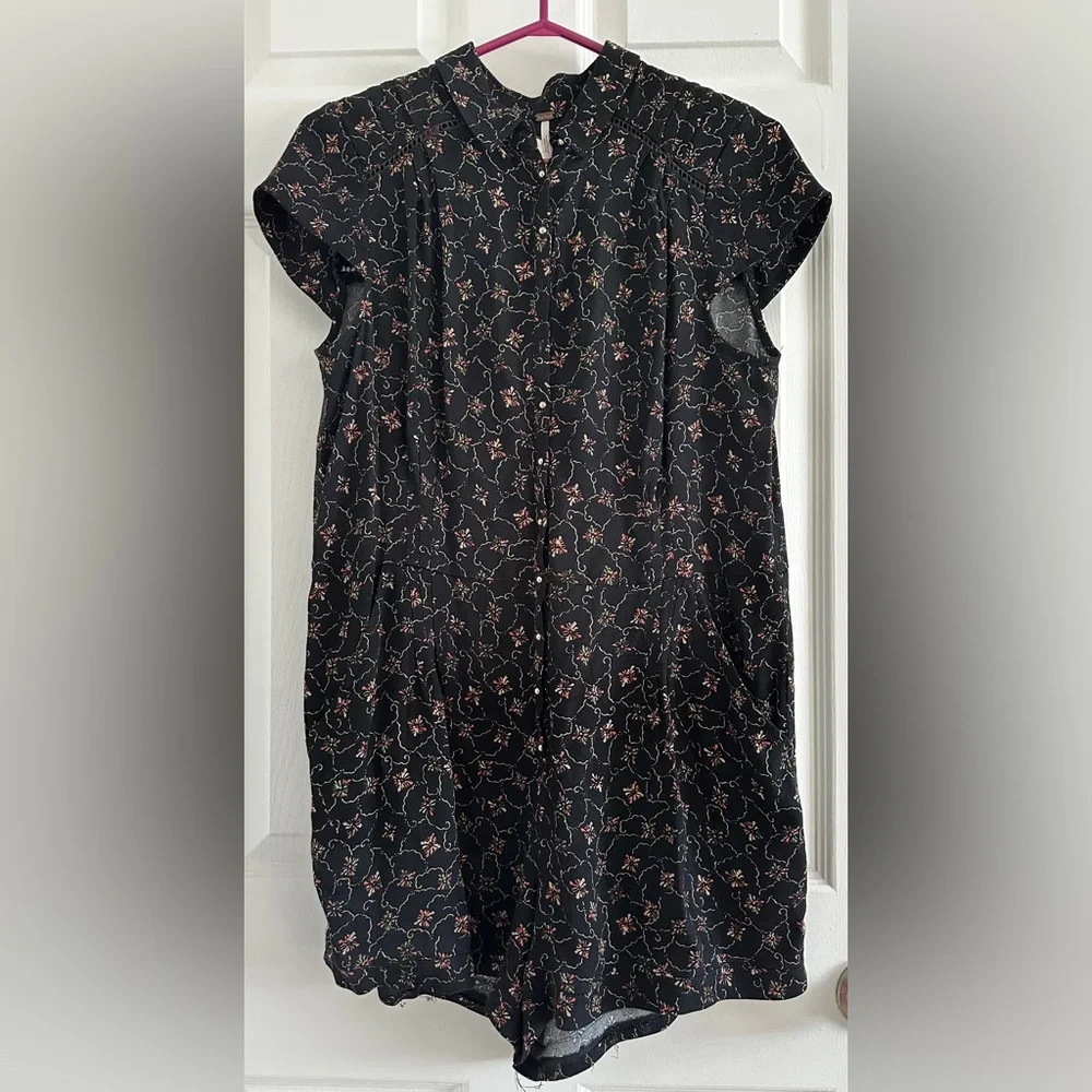 Free‎ People Debby Dot Romper Black Floral Button Viscose Collar Small - Picture 3 of 9